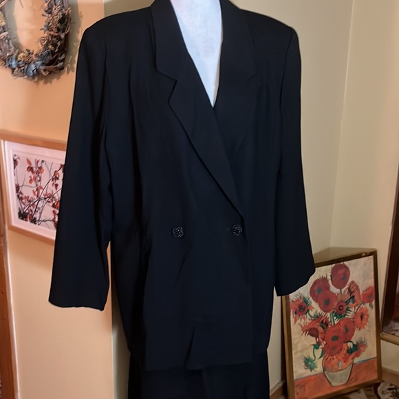 Vtg LILLY TAYLOR NY PARIS Size 22 Blazer Skirt Suit Wool Black Lined Timeless - Picture 2 of 16